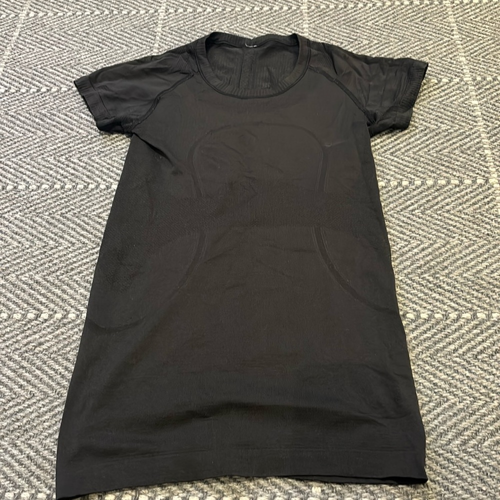 Black Lululemon short sleeve
